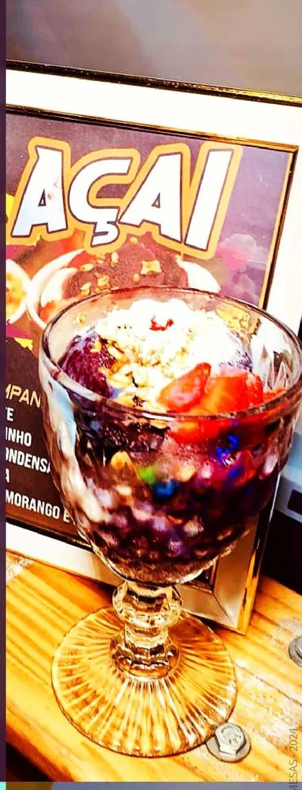 Taça de açaí com frutas